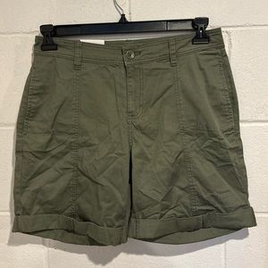 Style & Co olive green cuffed Bermuda shorts size 4